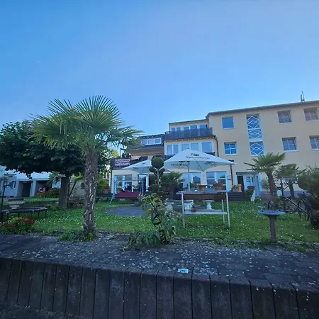 Apartment Ferienwohnung Mit Rheinblick In 1